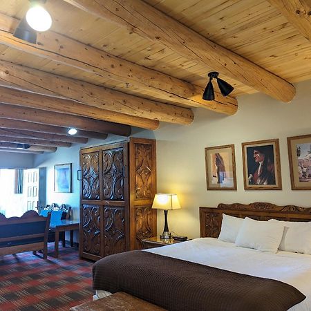 Sagebrush Inn & Suites Taos Exterior photo