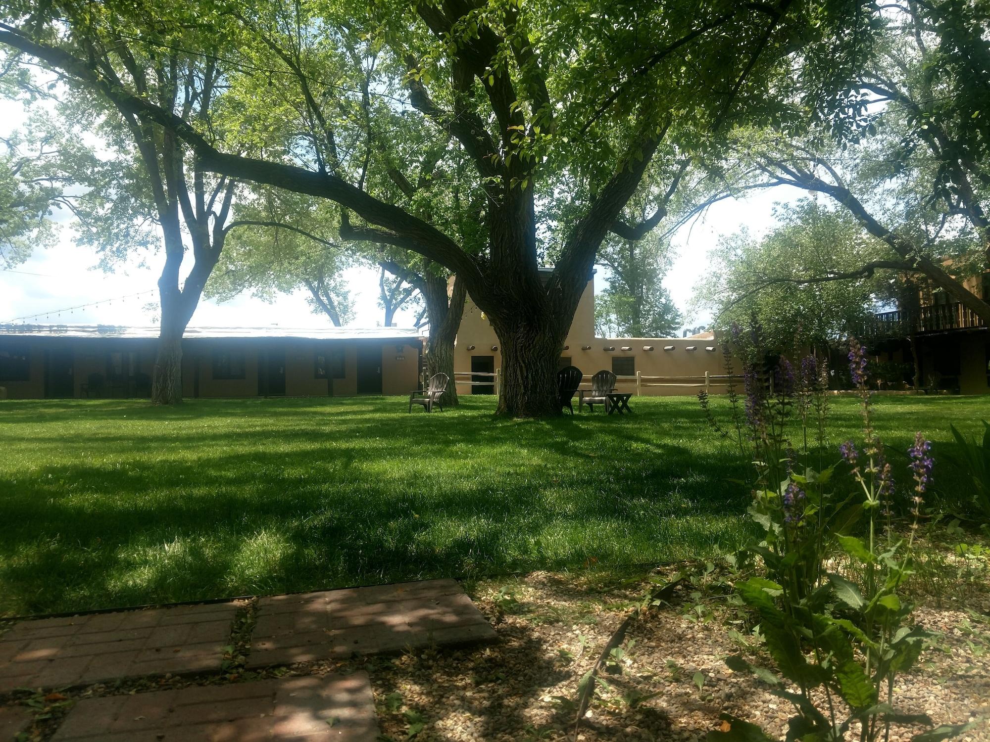 Sagebrush Inn & Suites Taos Exterior photo