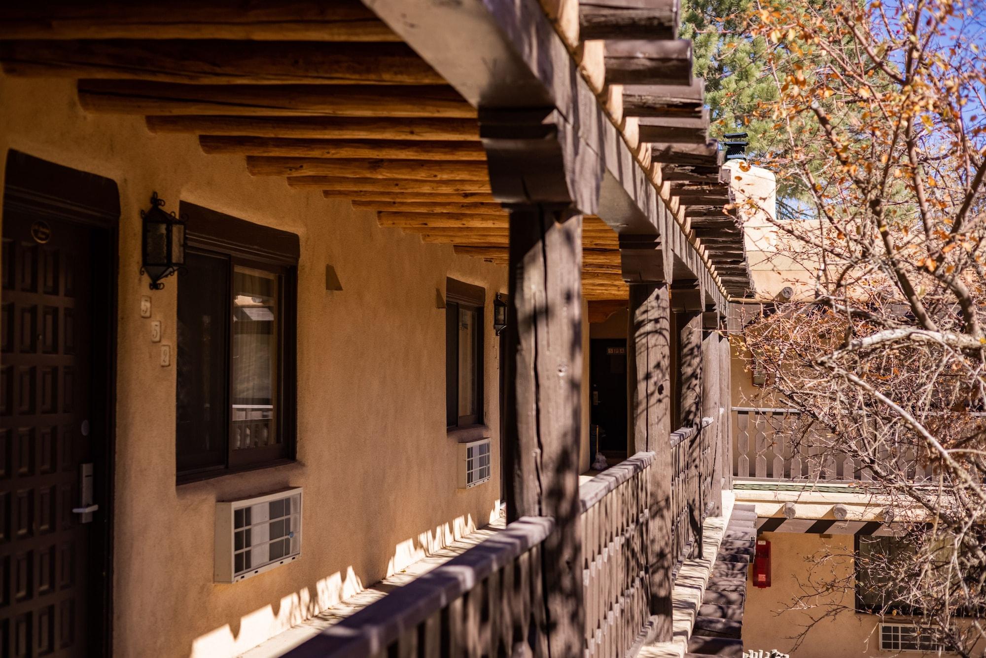 Sagebrush Inn & Suites Taos Exterior photo