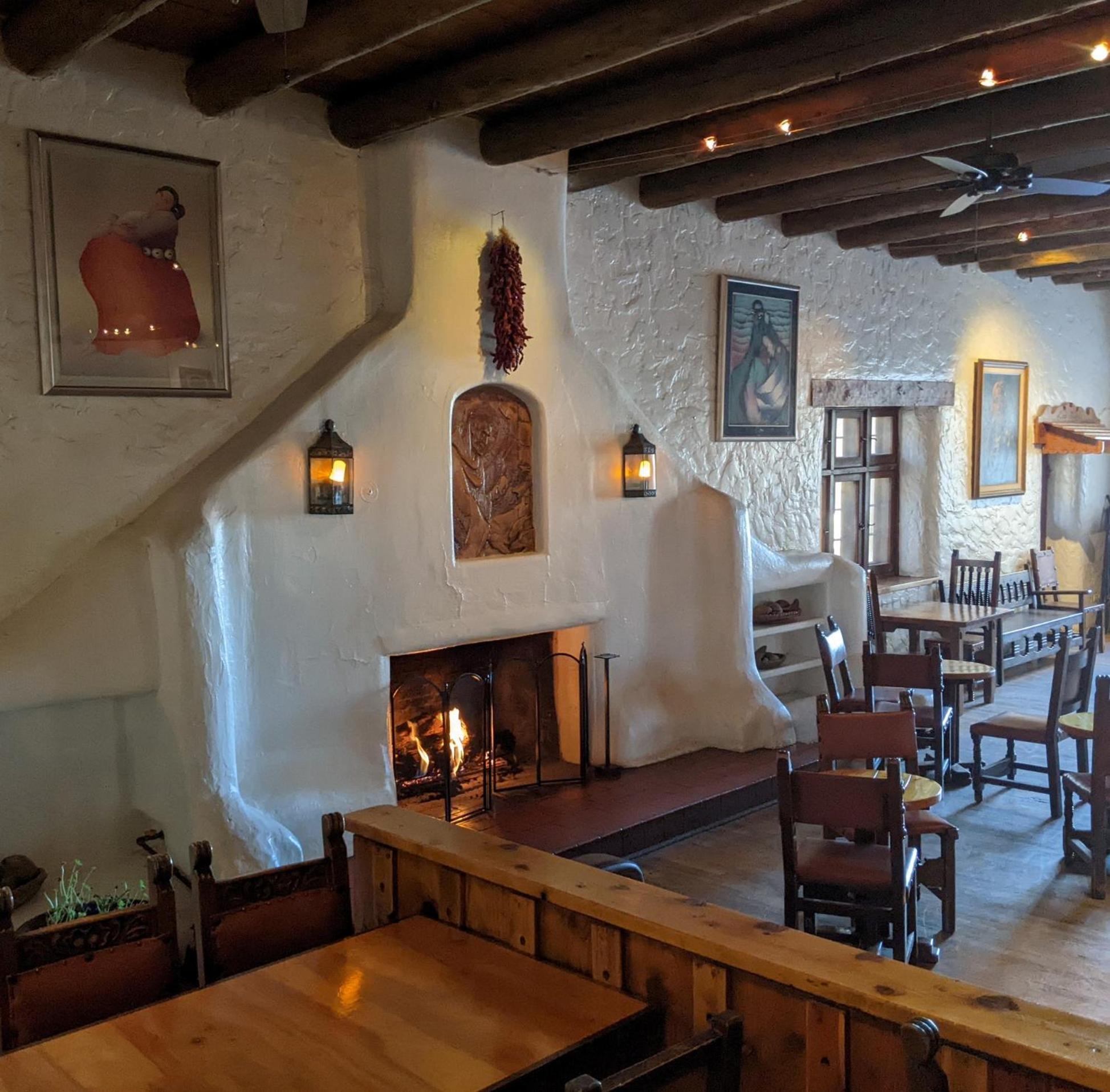 Sagebrush Inn & Suites Taos Exterior photo