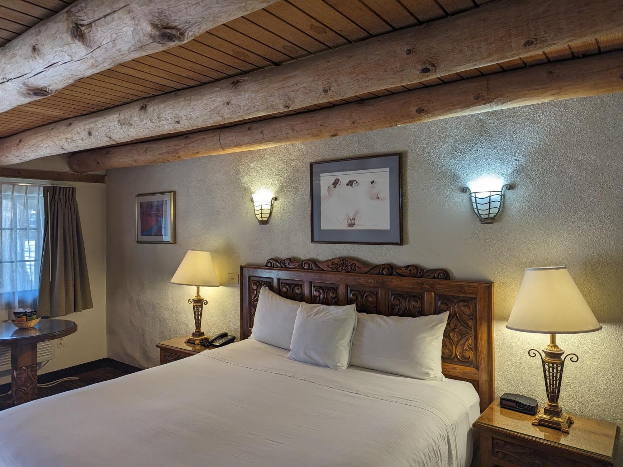 Sagebrush Inn & Suites Taos Exterior photo