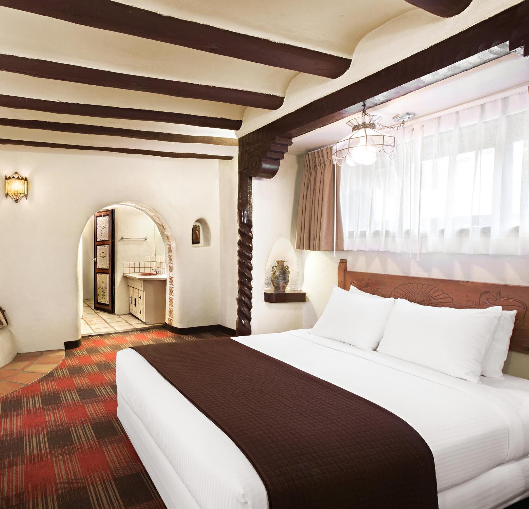 Sagebrush Inn & Suites Taos Exterior photo
